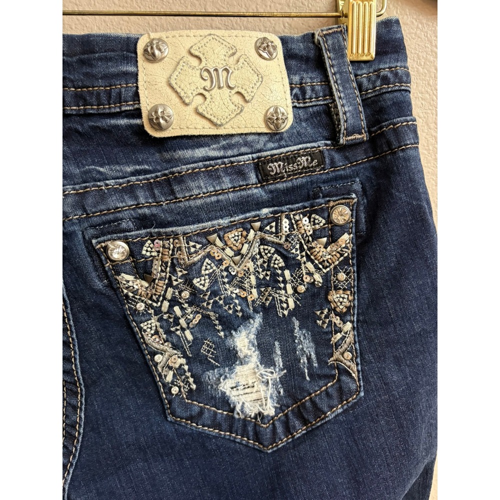 Miss Me Curvy Crop Jeans 28 Dark Wash Embellished Distressed Mid Rise Denim